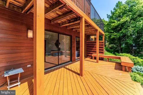 Exterior - 2127 Cabots Point Ln, Reston, VA 20191 photo 9 of 9