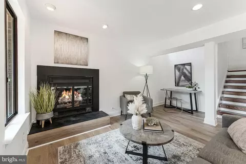 Living - 2127 Cabots Point Ln, Reston, VA 20191 photo 8 of 10