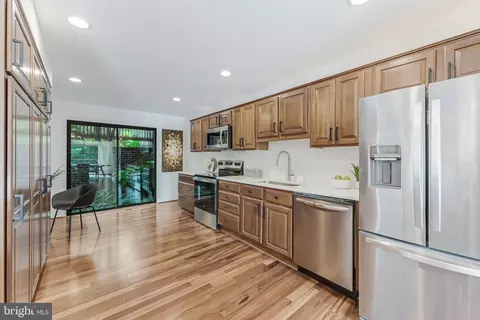 Kitchen - 2127 Cabots Point Ln, Reston, VA 20191 photo 3 of 4