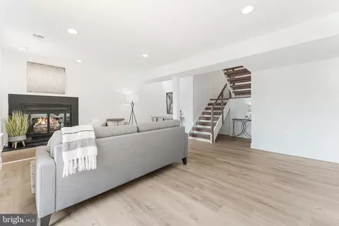 Living - 2127 Cabots Point Ln, Reston, VA 20191 photo 7 of 10