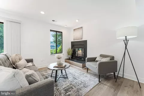 Living - 2127 Cabots Point Ln, Reston, VA 20191 photo 5 of 10