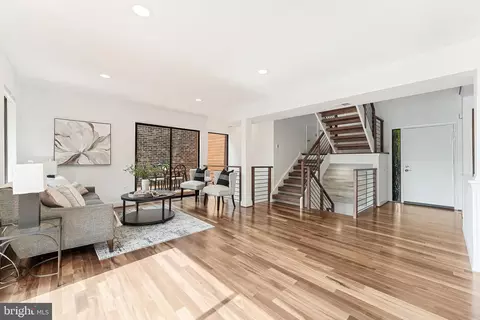 Living - 2127 Cabots Point Ln, Reston, VA 20191 photo 2 of 10