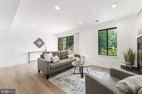 Living - 2127 Cabots Point Ln, Reston, VA 20191 photo 10 of 10