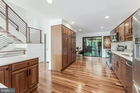 Entry Way - 2127 Cabots Point Ln, Reston, VA 20191 photo 2 of 8
