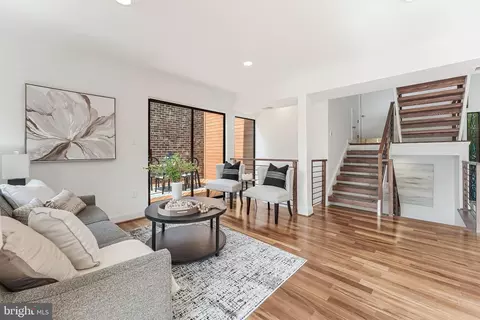 Living - 2127 Cabots Point Ln, Reston, VA 20191 photo 4 of 10