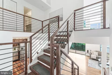 Entry Way - 2127 Cabots Point Ln, Reston, VA 20191 photo 5 of 8