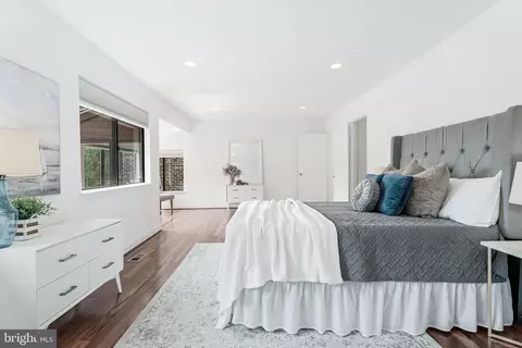 Bedroom - 2127 Cabots Point Ln, Reston, VA 20191 photo 4 of 12