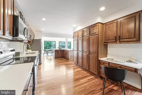 Kitchen - 2127 Cabots Point Ln, Reston, VA 20191 photo 4 of 4