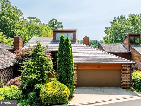 Exterior - 2127 Cabots Point Ln, Reston, VA 20191 photo 1 of 9