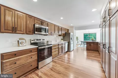 Kitchen - 2127 Cabots Point Ln, Reston, VA 20191 photo 2 of 4