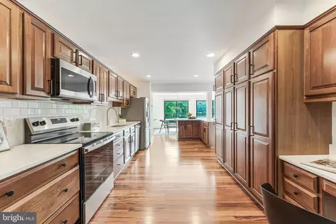 Entry Way - 2127 Cabots Point Ln, Reston, VA 20191 photo 3 of 8