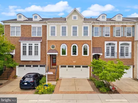 504 Hollingsworth Ter, Herndon, VA 20170