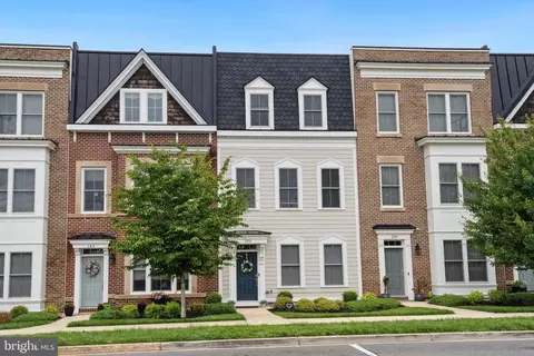 141 Center St S #6, Vienna, VA 22180