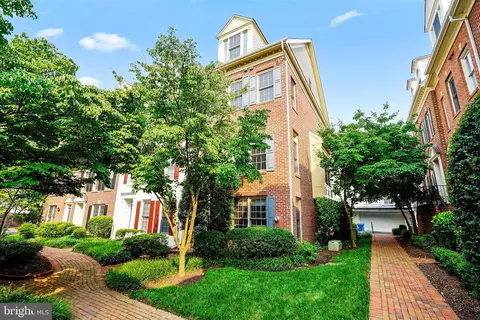 8837 Ashgrove House Ln, Vienna, VA 22182