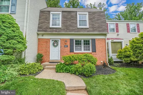 2927 Ellenwood Dr, Fairfax, VA 22031