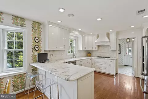 1301 Timberly Ln, Mclean, VA 22102 photo 9