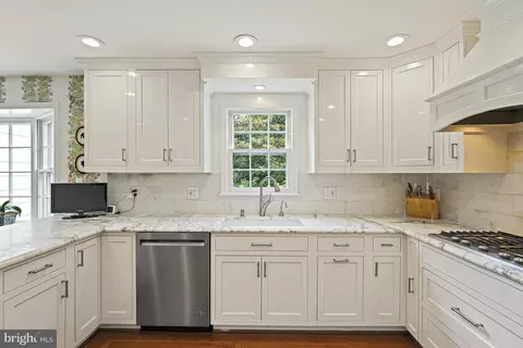 1301 Timberly Ln, Mclean, VA 22102 photo 10