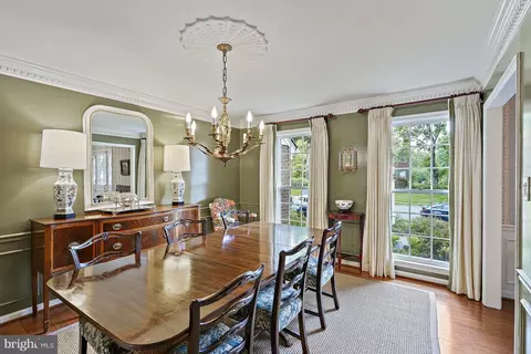 1301 Timberly Ln, Mclean, VA 22102 photo 4