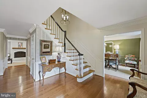 1301 Timberly Ln, Mclean, VA 22102 photo 3