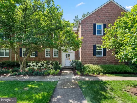 6727 W Wakefield Dr #A2, Alexandria, VA 22307