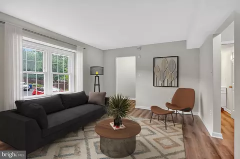 1160 Lisa Ct, Herndon, VA 20170