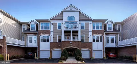 7860 Rolling Woods Ct #402, Springfield, VA 22152
