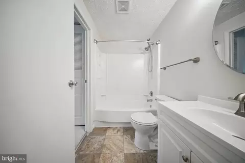 8282 Crestmont Cir, Springfield, VA 22153 photo 12