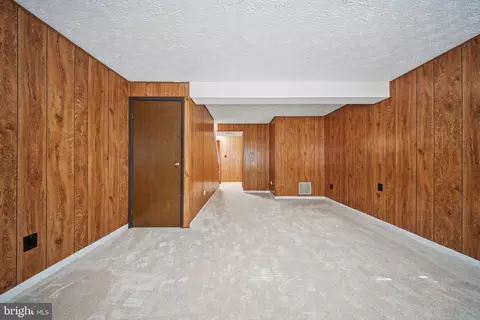 8282 Crestmont Cir, Springfield, VA 22153 photo 20