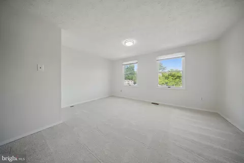 8282 Crestmont Cir, Springfield, VA 22153 photo 6