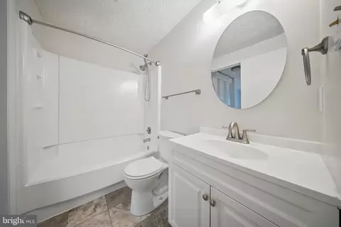 8282 Crestmont Cir, Springfield, VA 22153 photo 10
