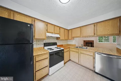 8282 Crestmont Cir, Springfield, VA 22153 photo 27