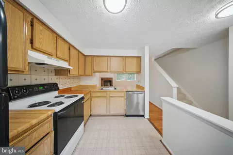 8282 Crestmont Cir, Springfield, VA 22153 photo 28