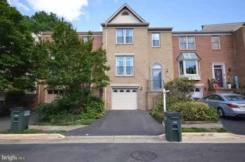 12319 Fox Lake Ct, Fairfax, VA 22033