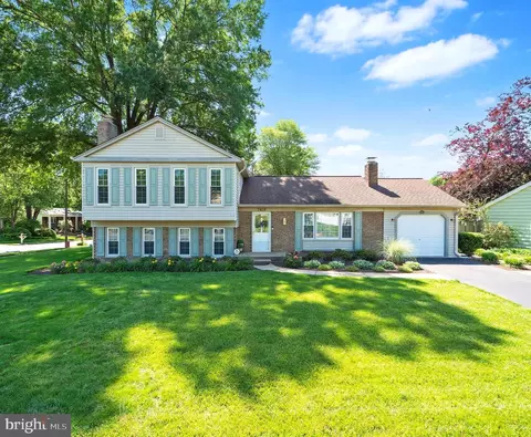 7829 Welch Ct, Alexandria, VA 22315