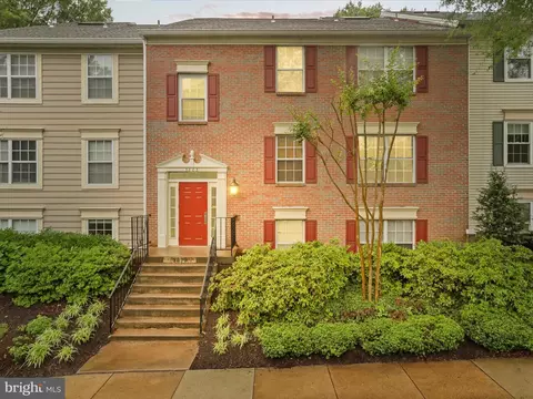 3803 Green Ridge Ct #301, Fairfax, VA 22033
