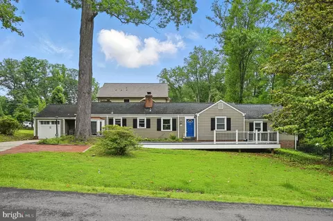 8536 Aponi Rd, Vienna, VA 22180