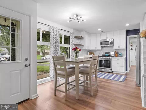 Entry Way - 5902 Amelia St, Springfield, VA 22150 photo 2 of 3
