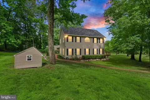 6612 Briarcroft St, Clifton, VA 20124
