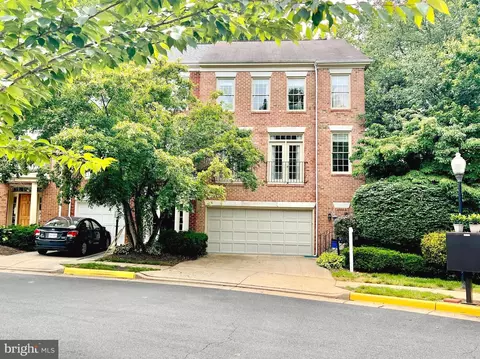 Exterior - 1310 Sundial Dr, Reston, VA 20194 photo 8 of 9