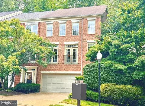 Exterior - 1310 Sundial Dr, Reston, VA 20194 photo 2 of 9