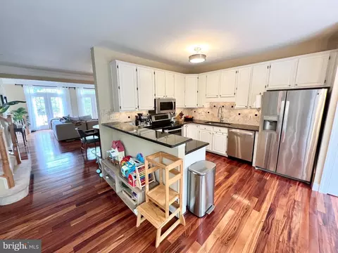 Kitchen - 1310 Sundial Dr, Reston, VA 20194 photo 2 of 5