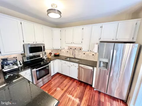 Kitchen - 1310 Sundial Dr, Reston, VA 20194 photo 4 of 5