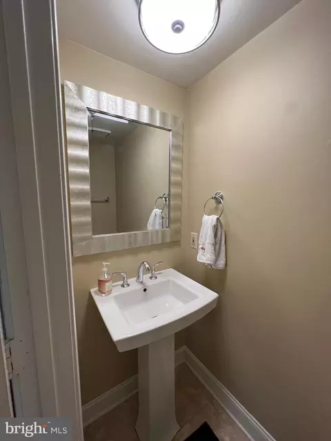 Bath - 1310 Sundial Dr, Reston, VA 20194 photo 6 of 7