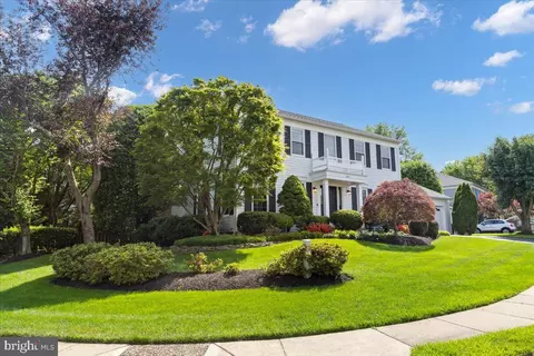1587 Kingstream Cir, Herndon, VA 20170