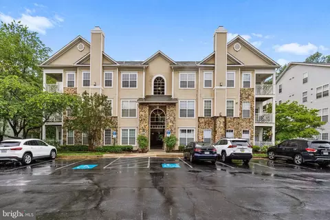 5948 Founders Hill Dr #301, Alexandria, VA 22310