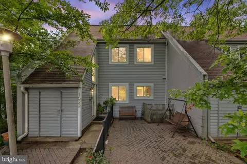 1522 Goldenrain Ct, Reston, VA 20190