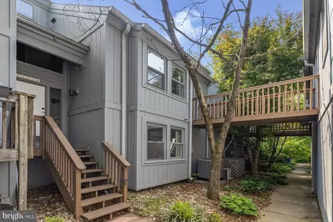 11174 Glade Dr, Reston, VA 20191 photo 1