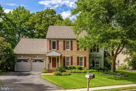 2982 Franklin Oaks Dr, Herndon, VA 20171
