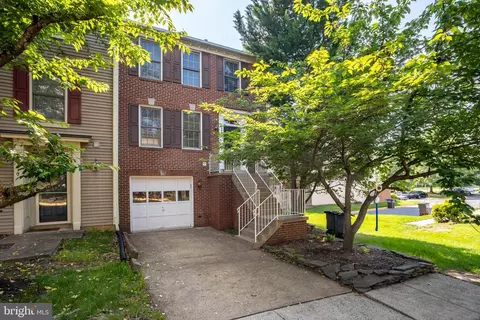 6308 John Charles Lndg, Centreville, VA 20121