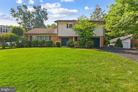 8441 Porter Ln, Alexandria, VA 22308
